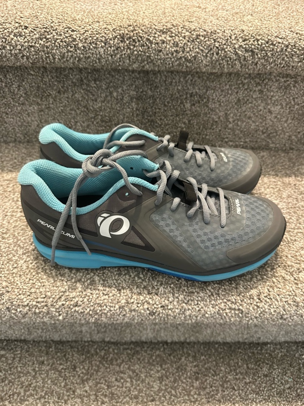 Pearl Izumi
Women's X-Road Fuel v5 
“Clipless” 2 bolt connection